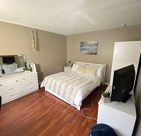 5th image of 121 University Ave E #108