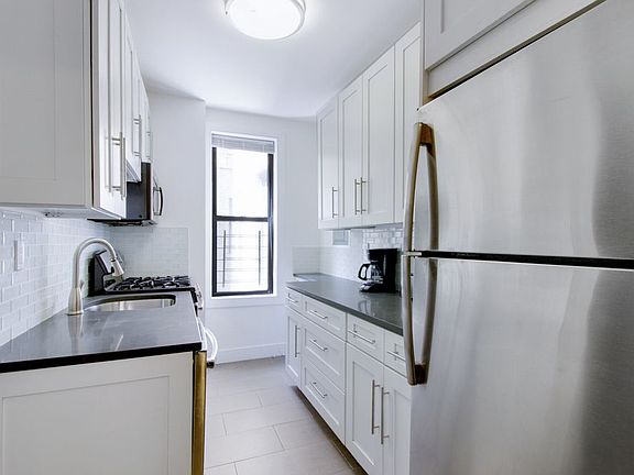5th image of 19 W 55th St APT 4C