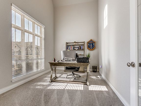 4th image of 331 Ricadonna