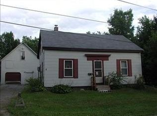 8 Summer St, Newport, ME 04953