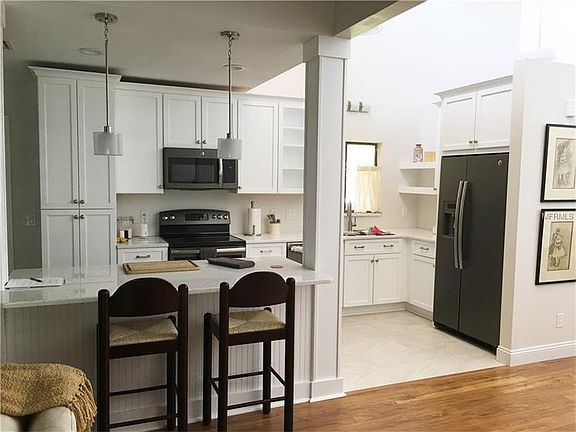 2nd image of 4717 Foxshire Cir