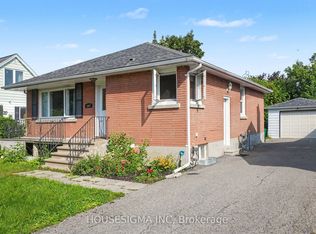 1047 Richard Ave, Ottawa, ON K1H 8C3