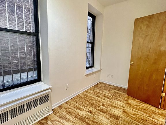 5th image of 35 W 65th St #10C