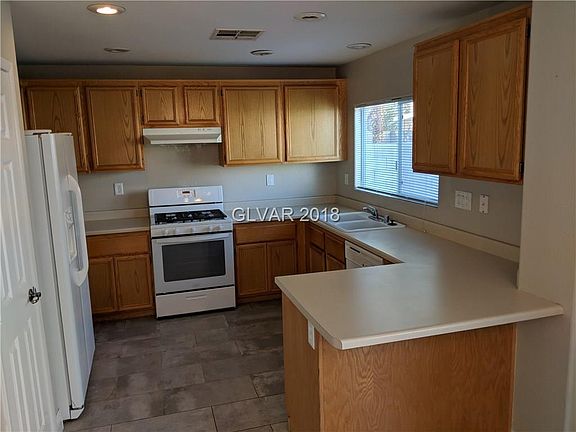 3rd image of 6611 Sunset Pines St