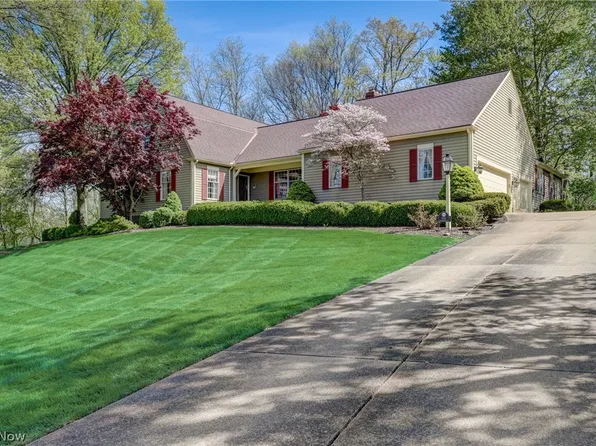 950 Old Barn Rd, Aurora, OH 44202