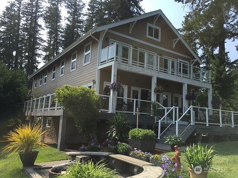 5th image of 5744 Lagoon Lane NW