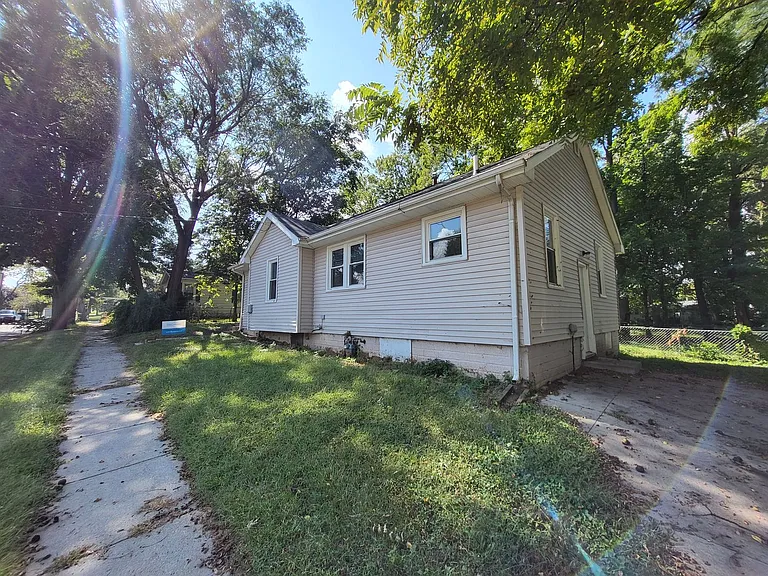 3916 Cambridge St — Photo 23