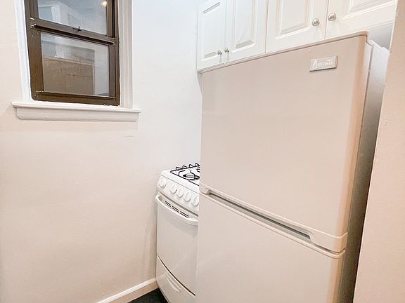 5th image of 420 E 82nd St #3I