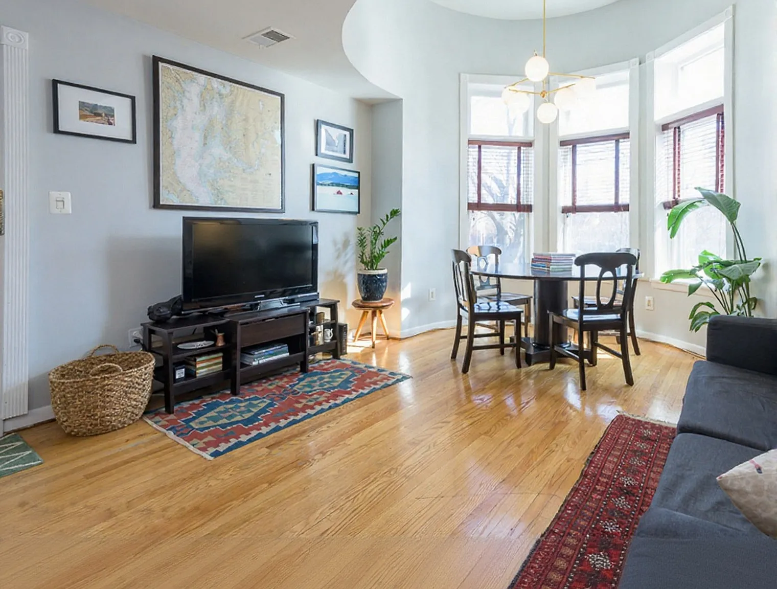 1 bed, 1.0 bath, 7696 sqft, $3,819 — Photo 2