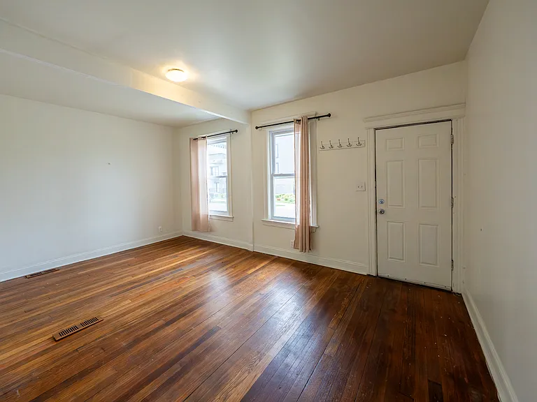 532 Horton Ave — Photo 2