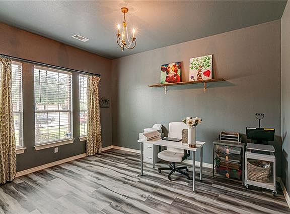 3rd image of 12725 Outlook Ave