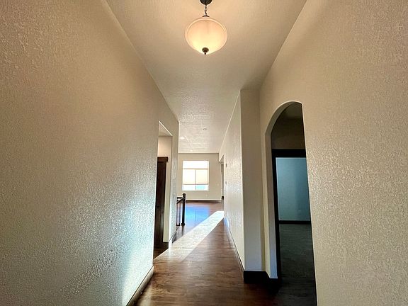 3rd image of 622 Vermilion Peak Dr