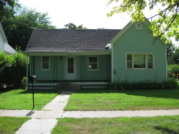 1319 13th St, Aurora, NE 68818