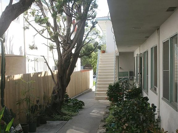 3rd image of 833 11th St APT 3