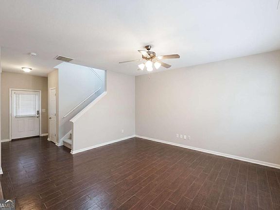 3rd image of 160 Paxton Pl