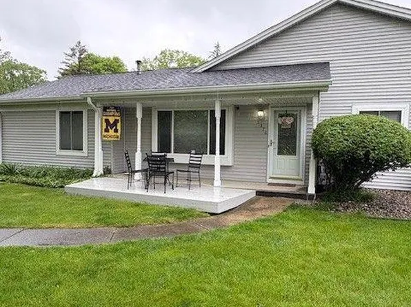 1376 Leisure Dr, Flint, MI 48507