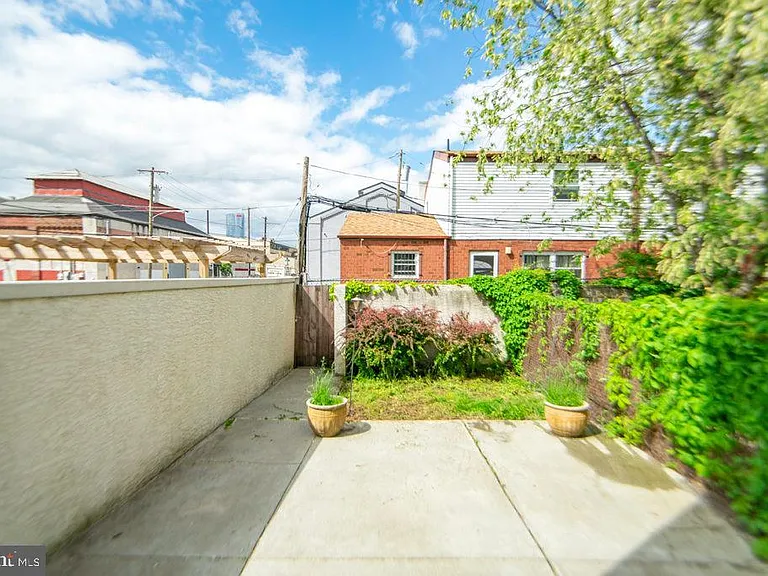 2147 Ellsworth St — Photo 23
