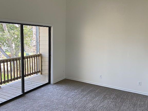 4th image of 1020 W McNeese St Unit 12G-W