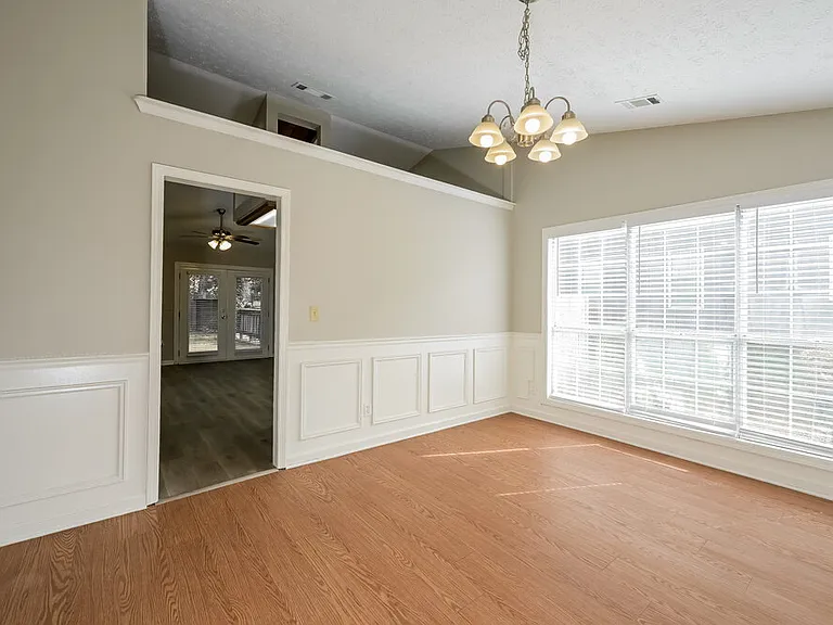 750 Paris Dr — Photo 5