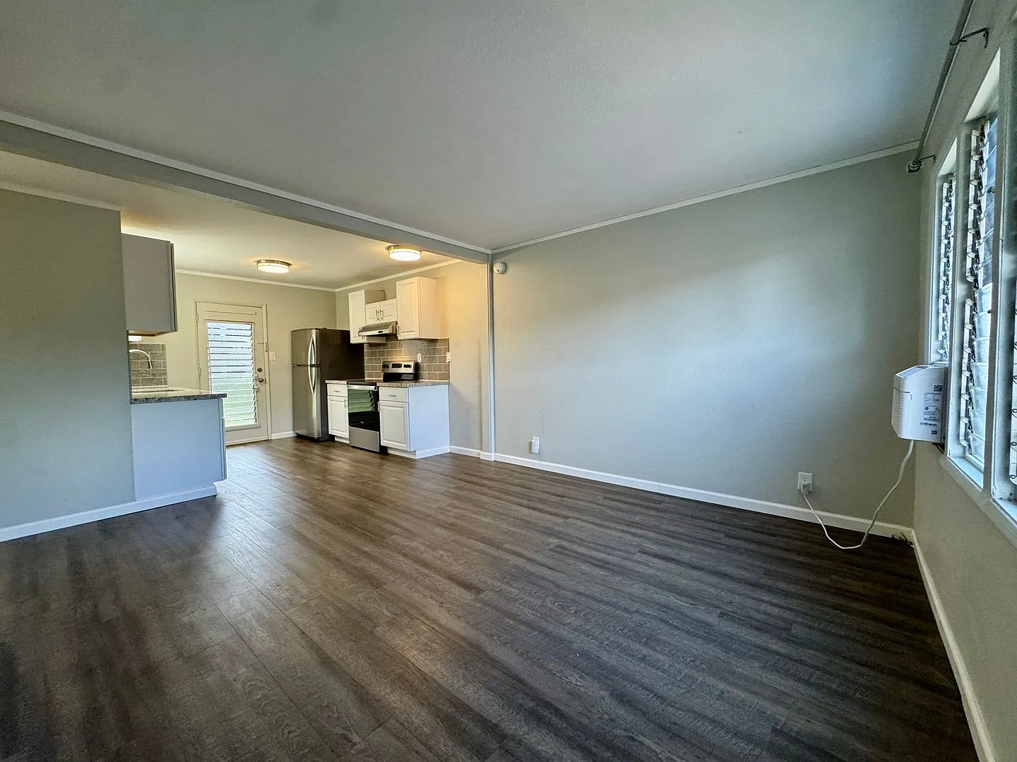 Beautifully Maintained 2-Bed 1.5-Bath Townhouse w/ Parking — Photo 3