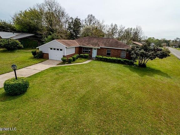 2nd image of 605 Saratoga Dr