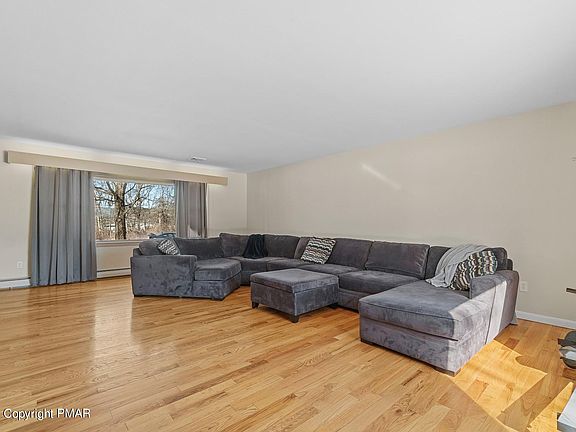 3rd image of 707 Hammond Ln