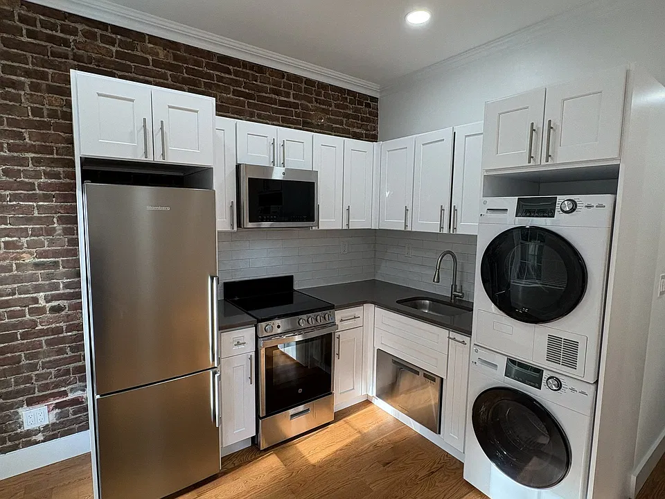 316 E 84th St #2R