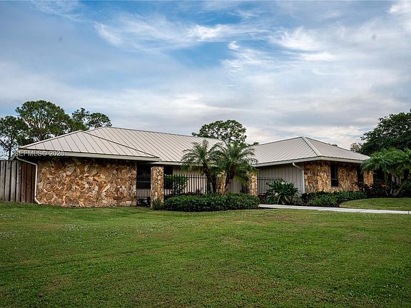 4th image of 1872 SE Colony Way