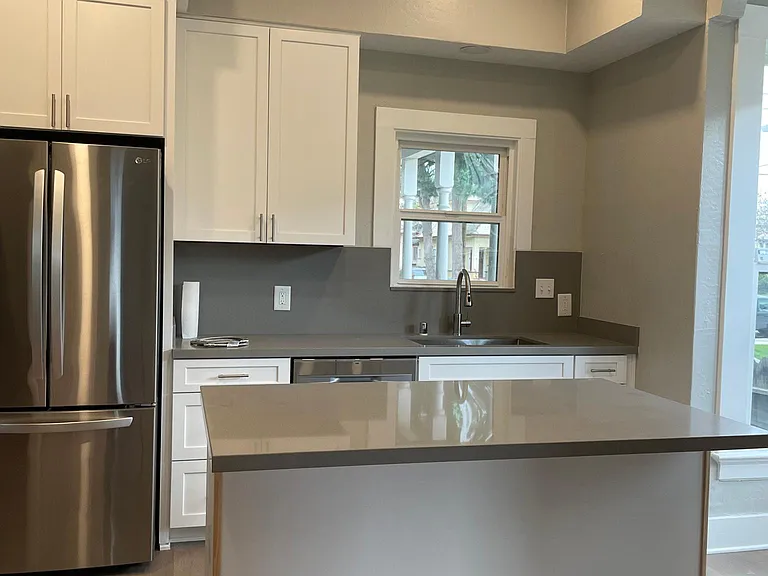 836 Monroe St — Photo 3