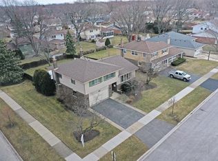 1303 S Mitchell Ave, Arlington Heights, IL 60005