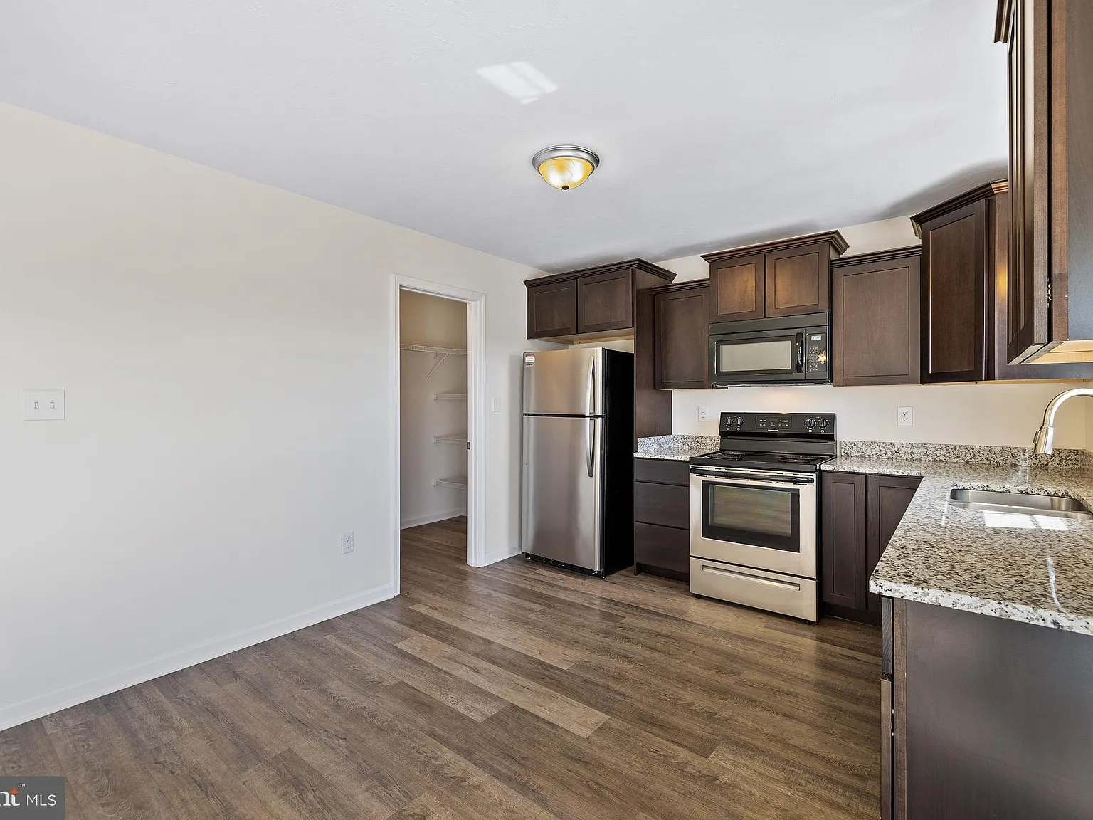 4 bed, 2.5 bath, 1650 sqft, $2,266 — Photo 4