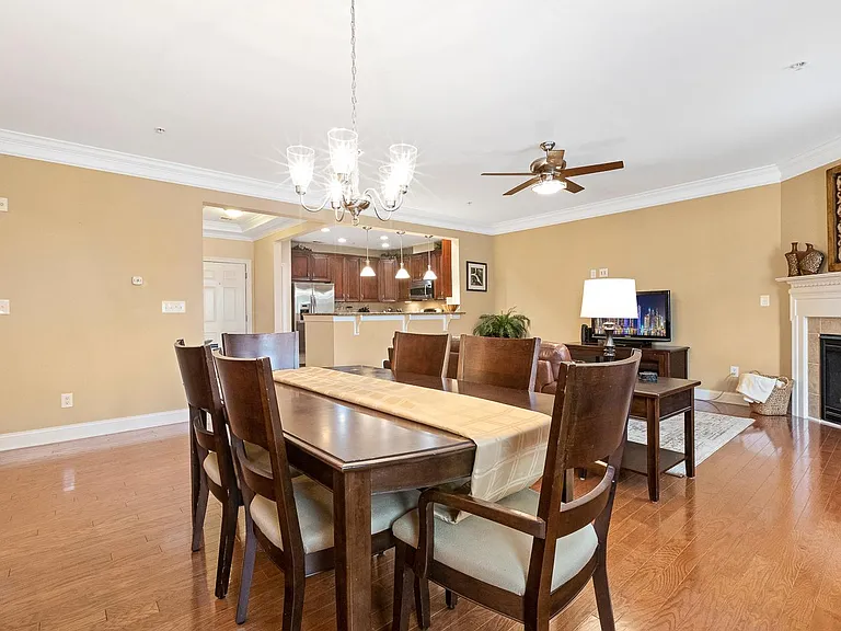 10400 Rosegate Ct #201 — Photo 26