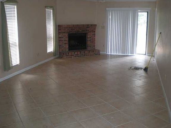 3rd image of 215 Indian Oaks Dr #215