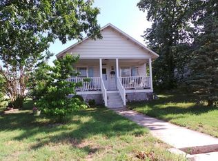 1211 Oak St, Carthage, MO 64836