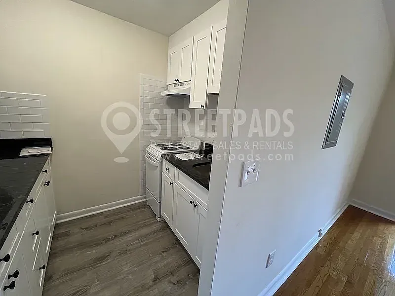 1 bed, 9999 sqft, $2,300 — Photo 3