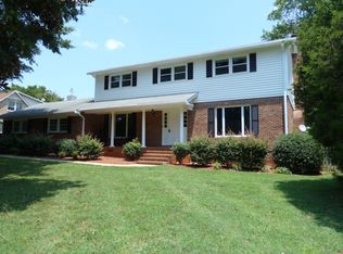 6402 Farmlake Dr, Mint Hill, NC 28227