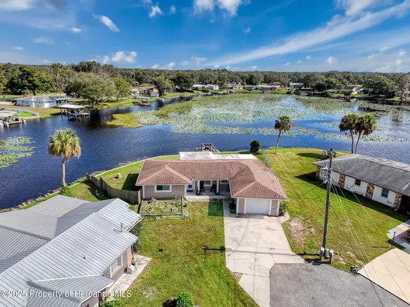 2 S Lunar Ter, Inverness, FL 34450