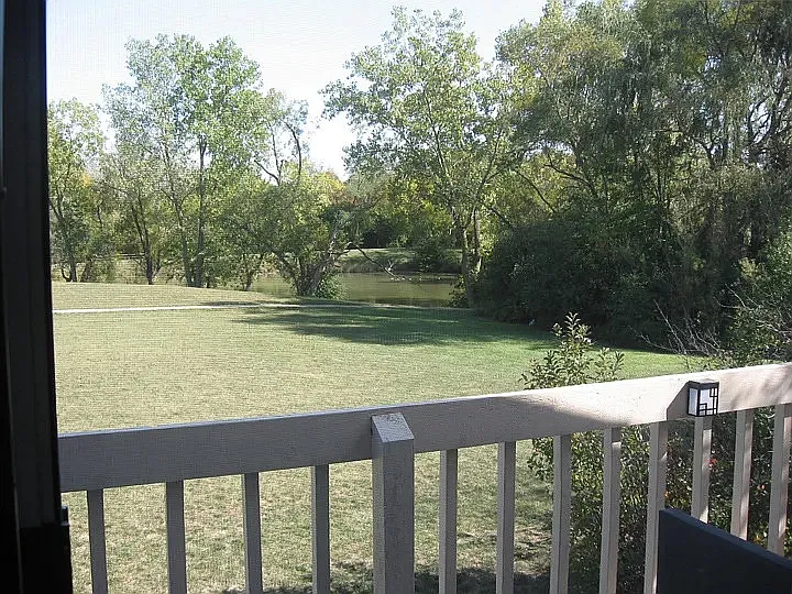 2 bed, 1100 sqft, $1,650 — Photo 4