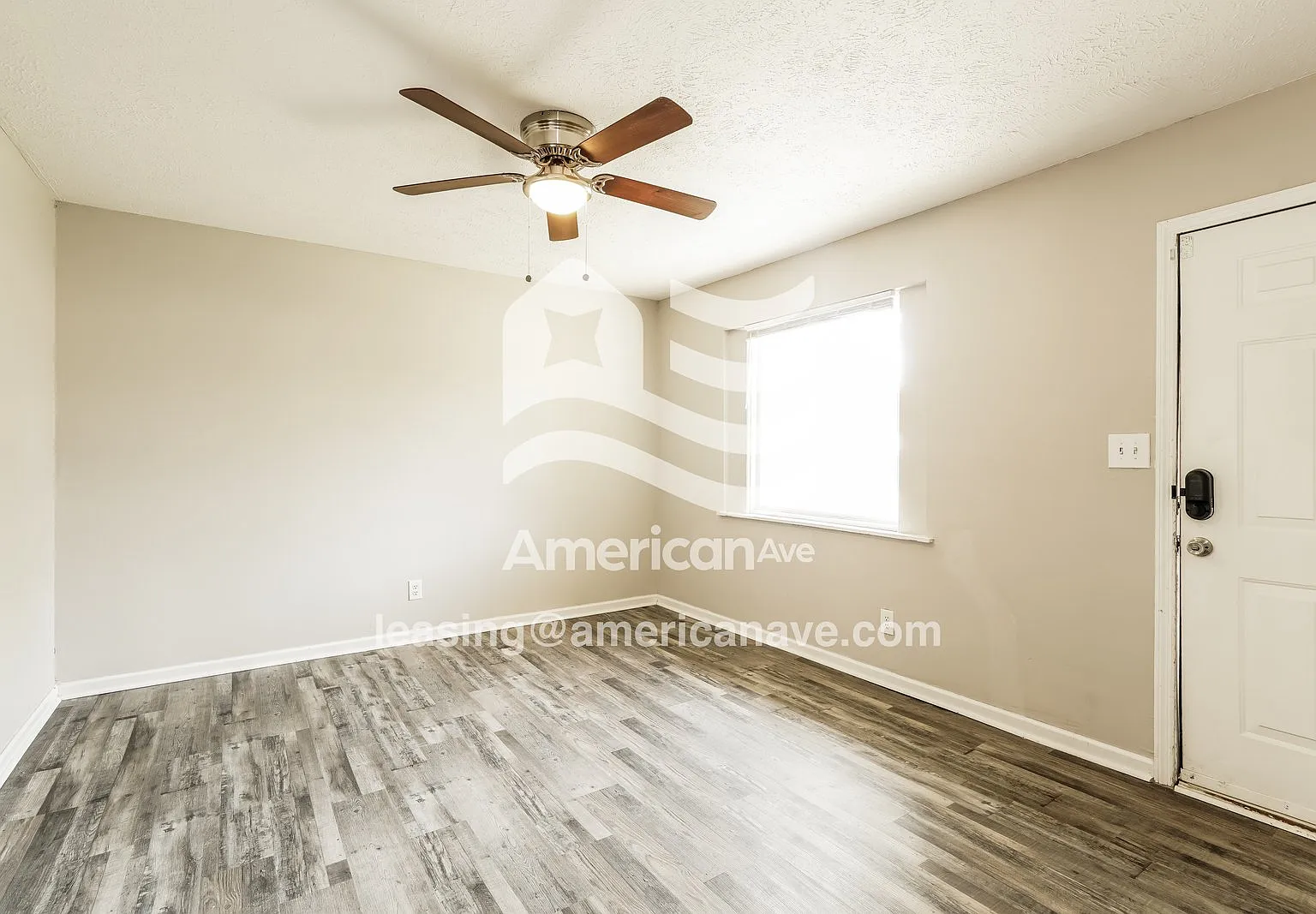 3 bed, 1.0 bath, 1391 sqft, $1,244 — Photo 4