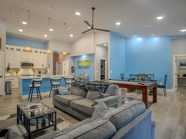 1303 E Campbell Ave — Photo 2