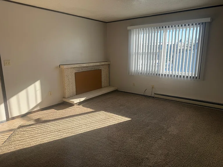 704 Miller Ct — Photo 2