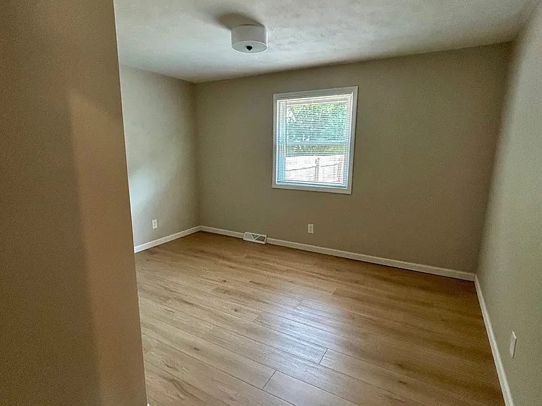 Back bedroom approx 12x12