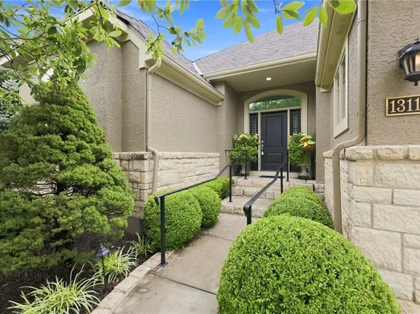 13117 Reeds St, Leawood, KS 66209