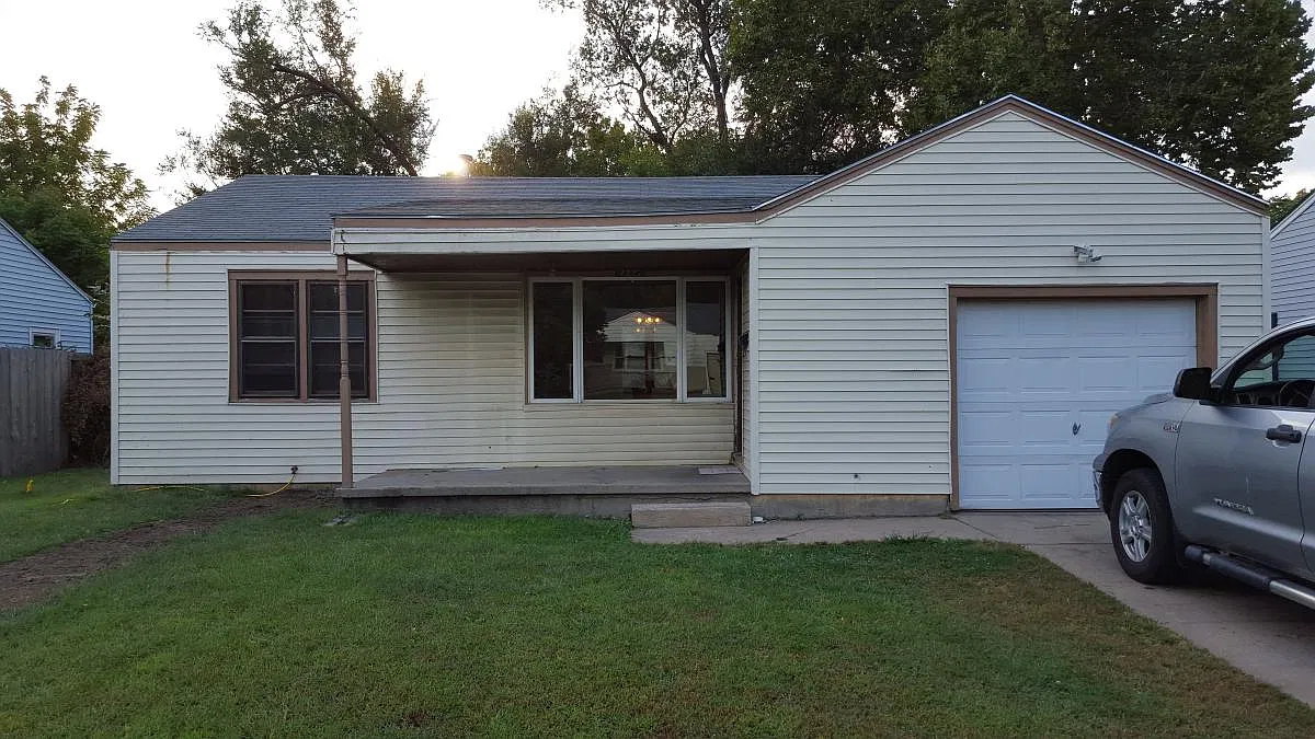 2 bed, $950 — Photo 1