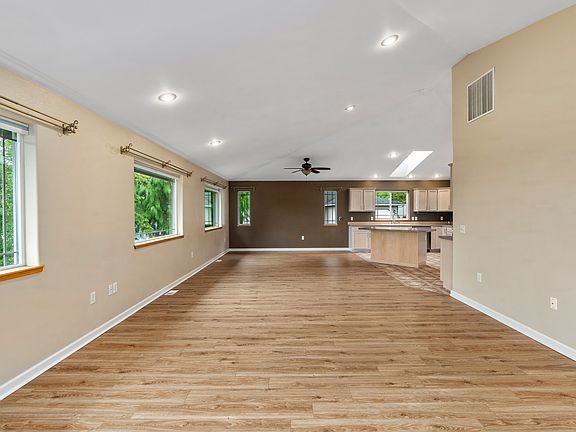 3rd image of 502 E Ferndale Ave