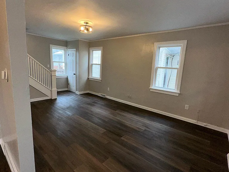 154 W Plumer St — Photo 4