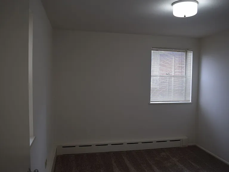 312 W Clark St — Photo 17