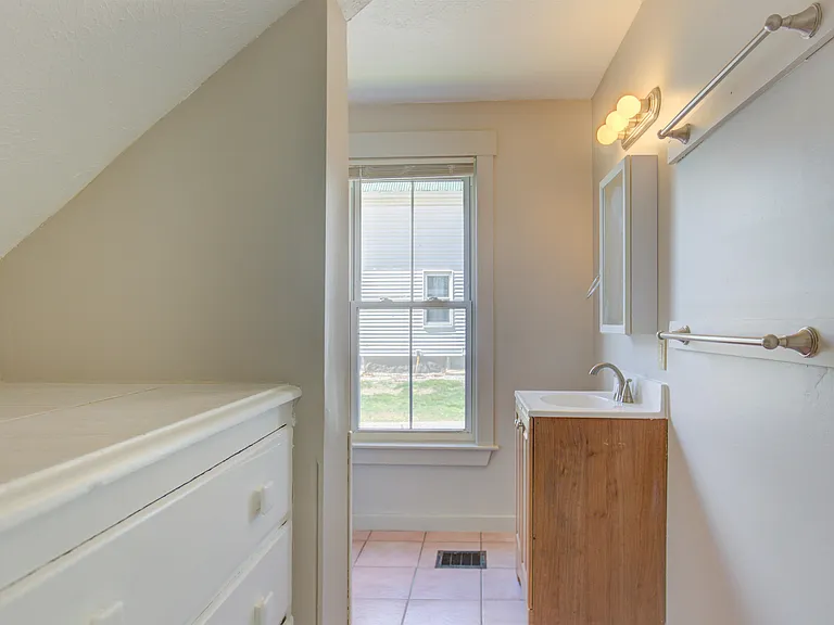 8 Chase Ave #1 — Photo 7