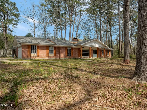 1402 E 3rd St, Forest, MS 39074