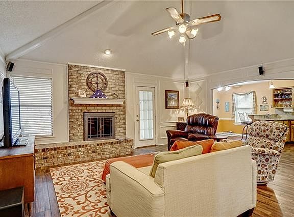 5th image of 9 Winding Creek Ct